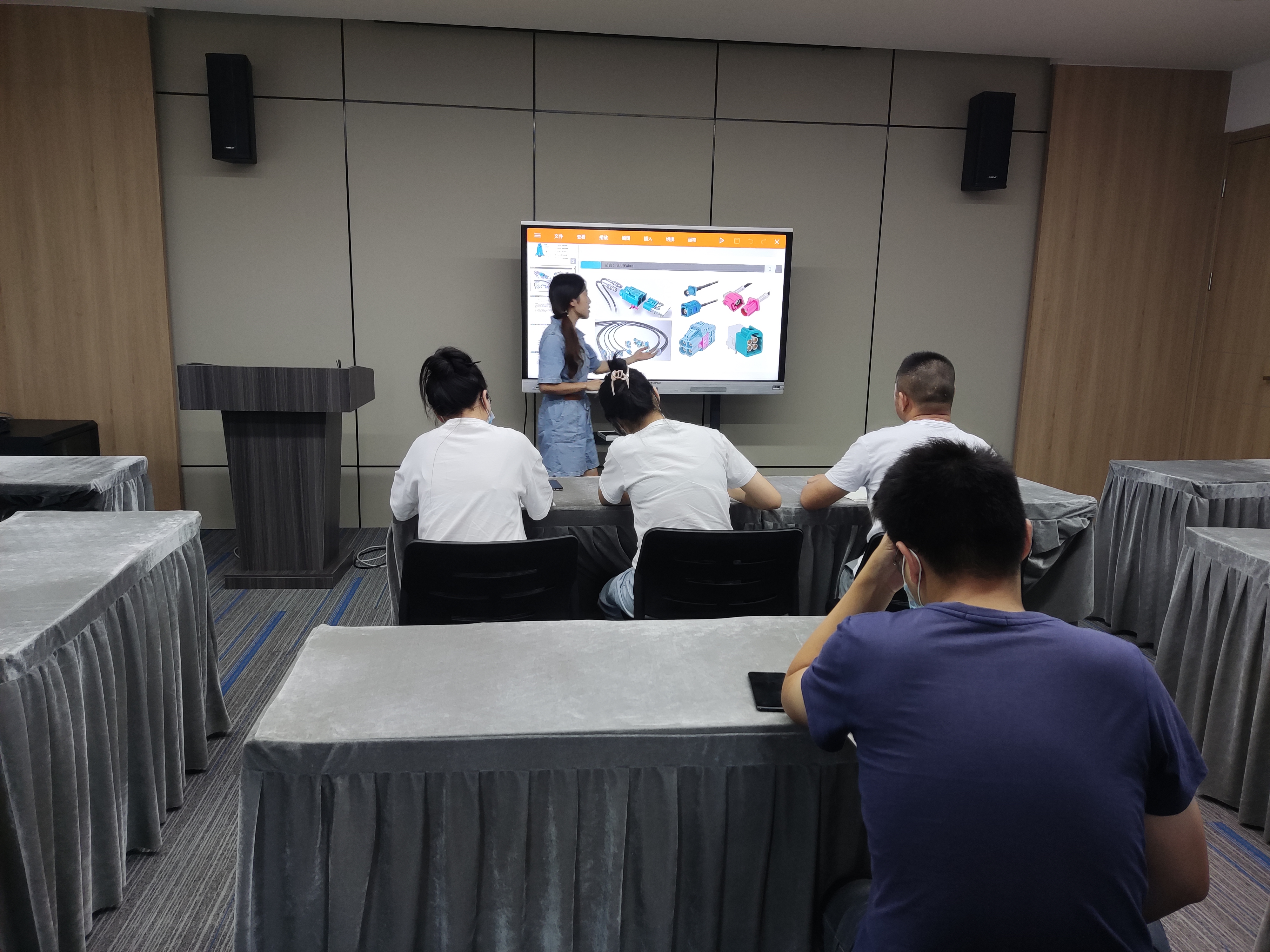 铸产品，铸精品，电蜂9月FAKRA产品培训顺利完成